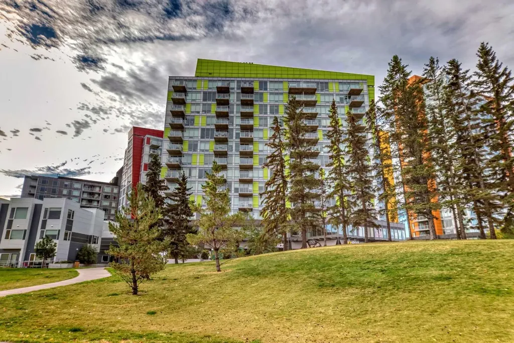 30 Brentwood Common NW Calgary AB T2L 2L8