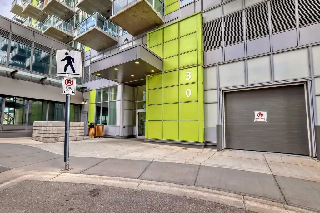 30 Brentwood Common NW Calgary AB T2L 2L8