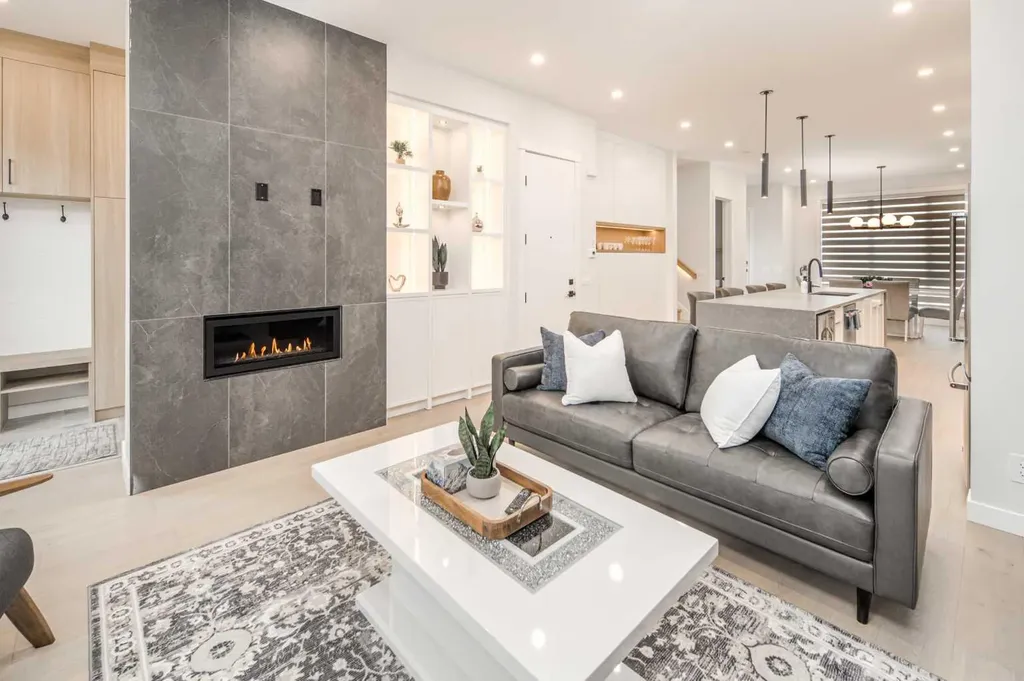 912 15 Avenue NE Calgary AB T2E 1J1