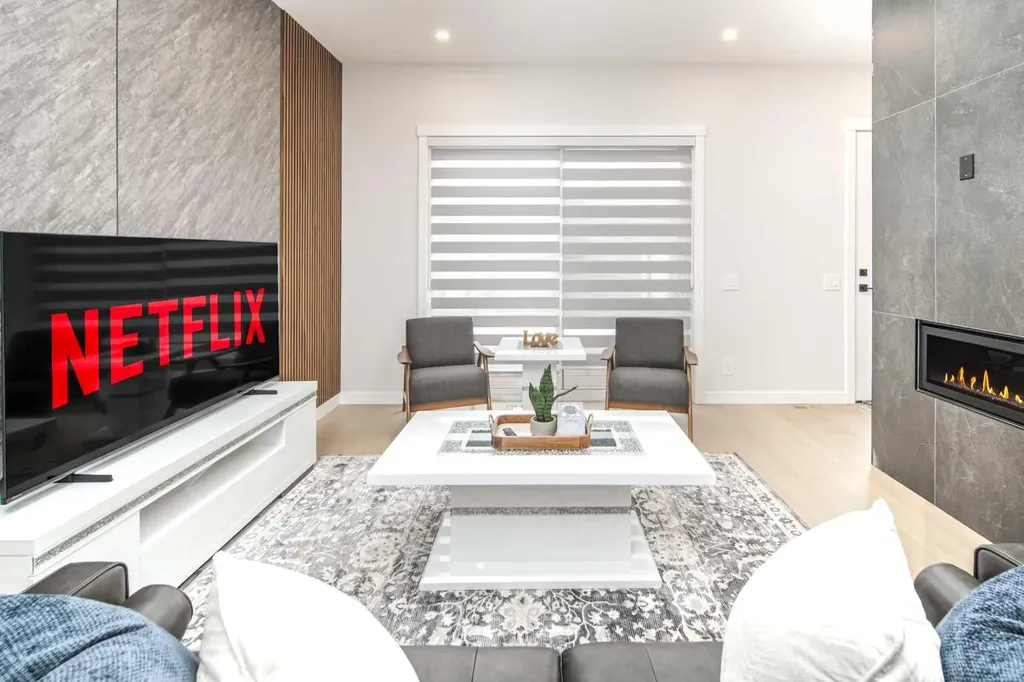 912 15 Avenue NE Calgary AB T2E 1J1