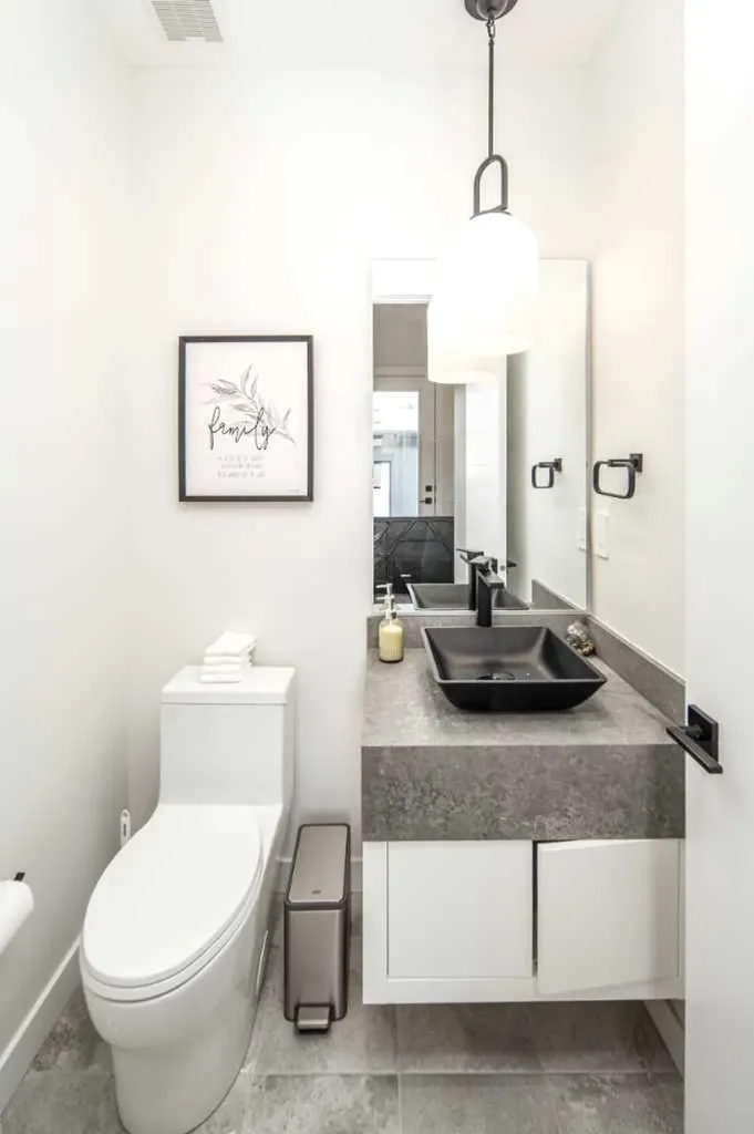 912 15 Avenue NE Calgary AB T2E 1J1
