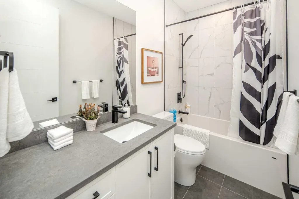 912 15 Avenue NE Calgary AB T2E 1J1