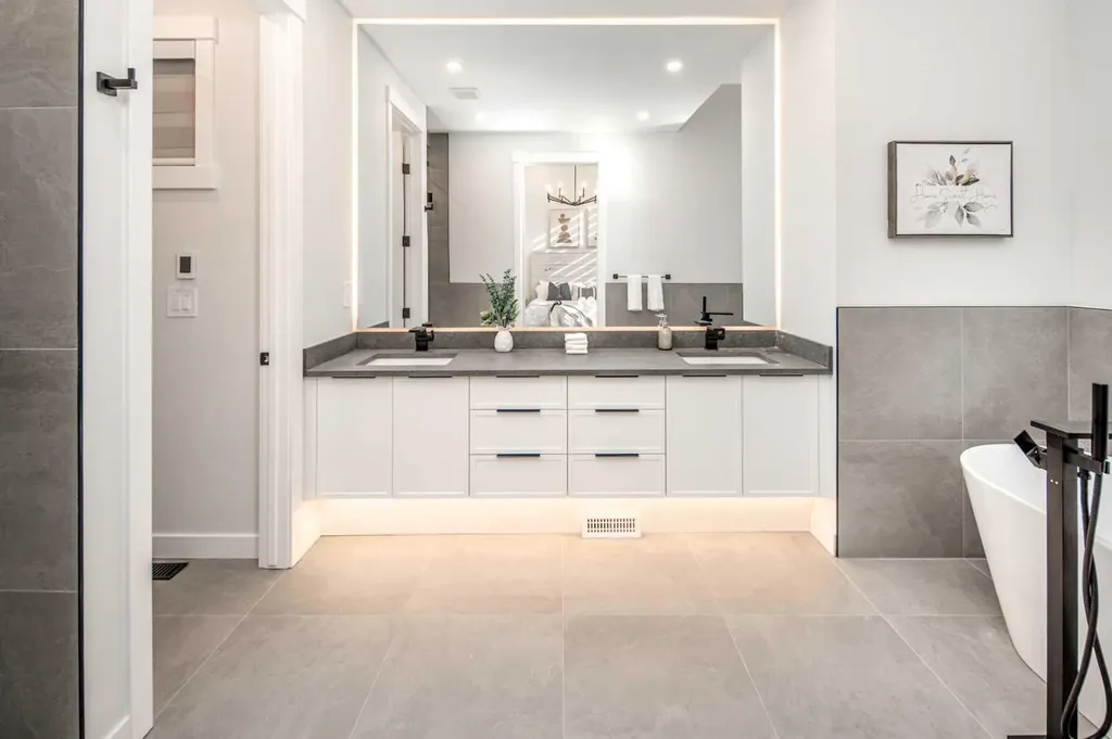 912 15 Avenue NE Calgary AB T2E 1J1
