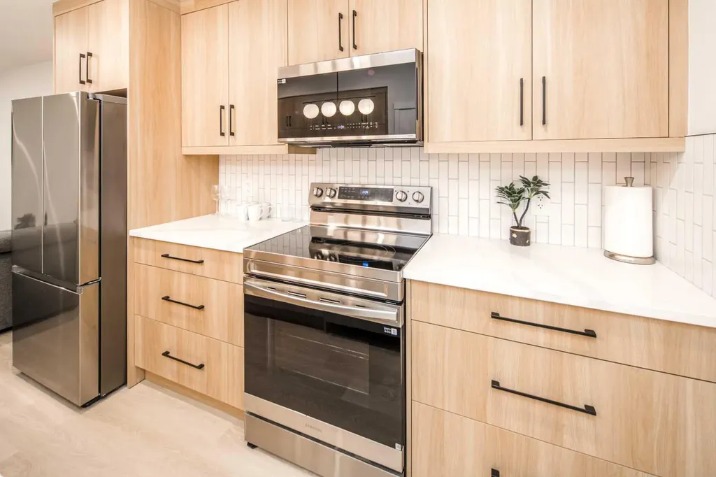 912 15 Avenue NE Calgary AB T2E 1J1