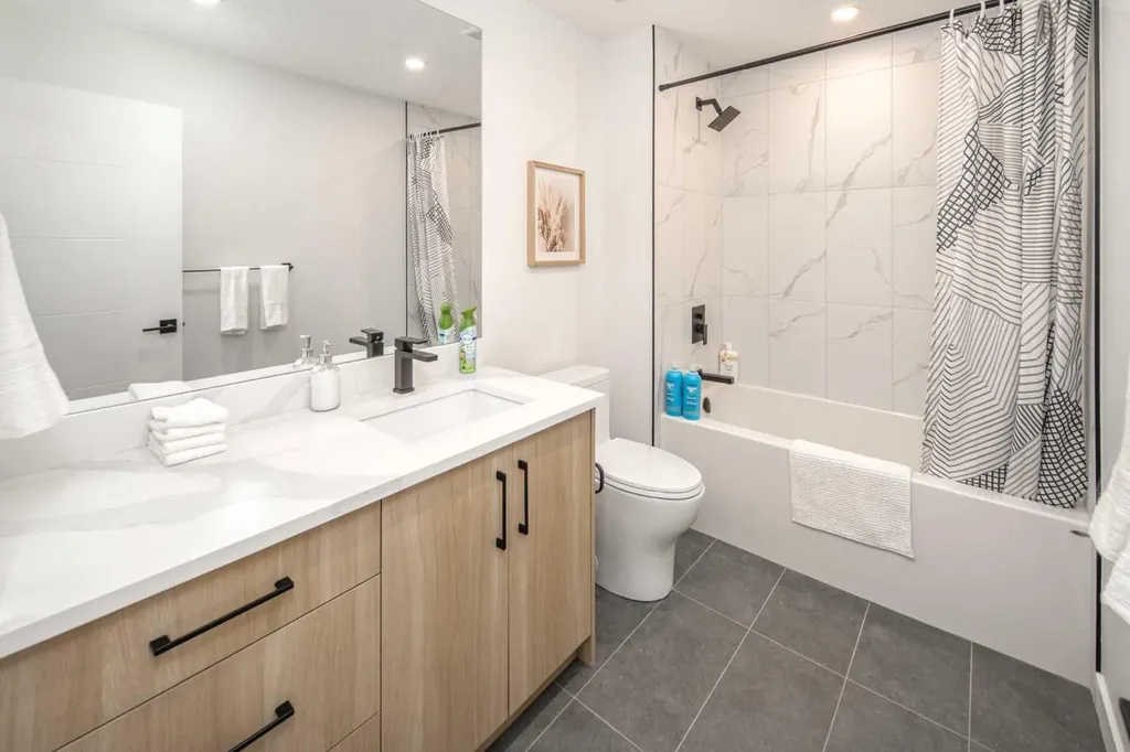 912 15 Avenue NE Calgary AB T2E 1J1
