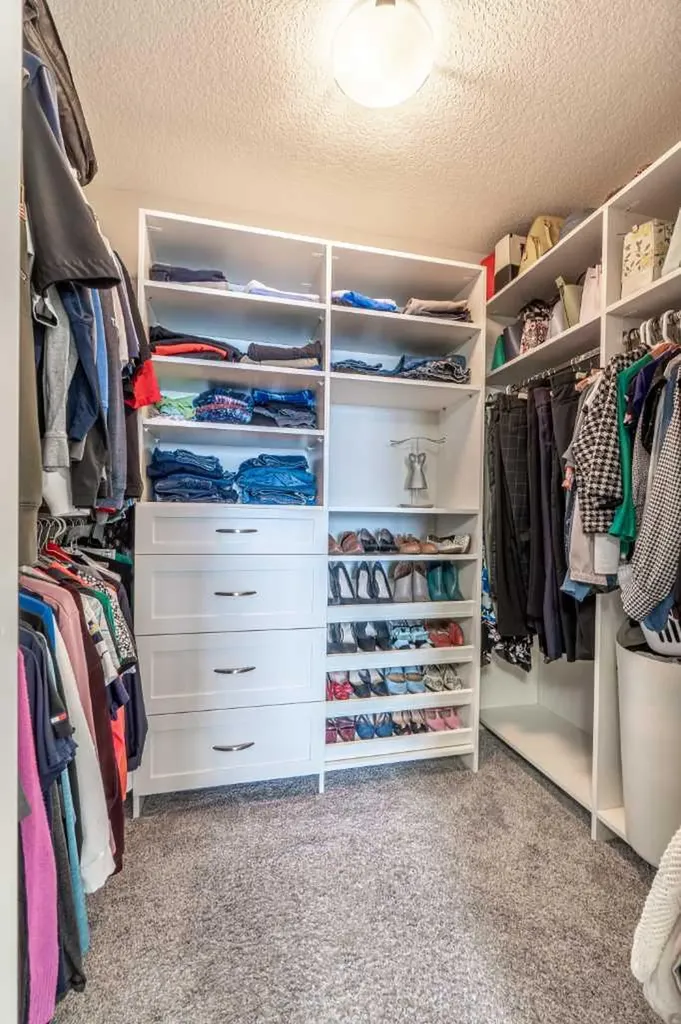 20 Seton Park SE Calgary AB T3M 2V4