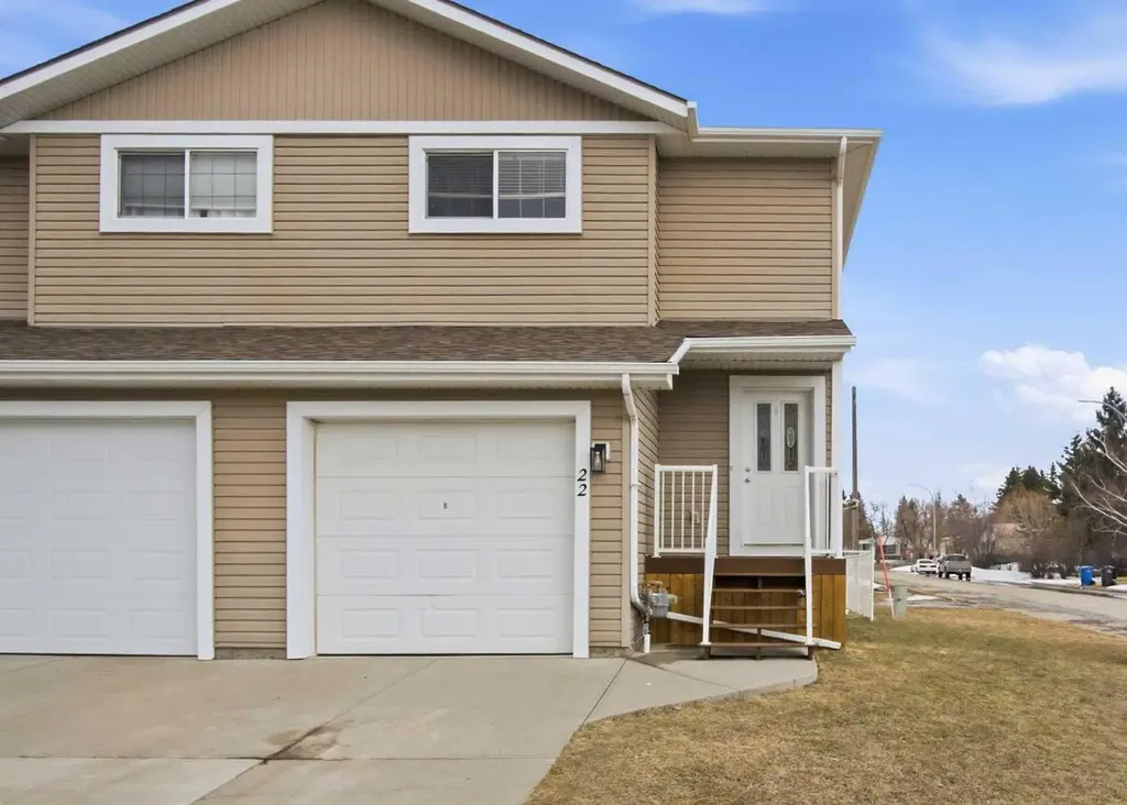 2002 22 Avenue Bowden AB T0M0K0