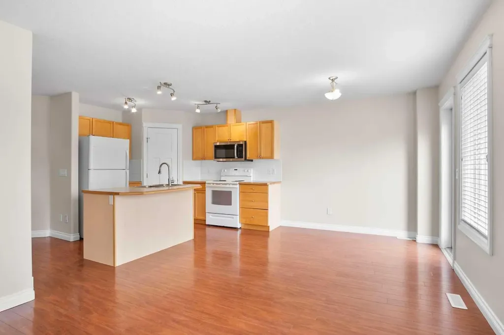 2002 22 Avenue Bowden AB T0M0K0
