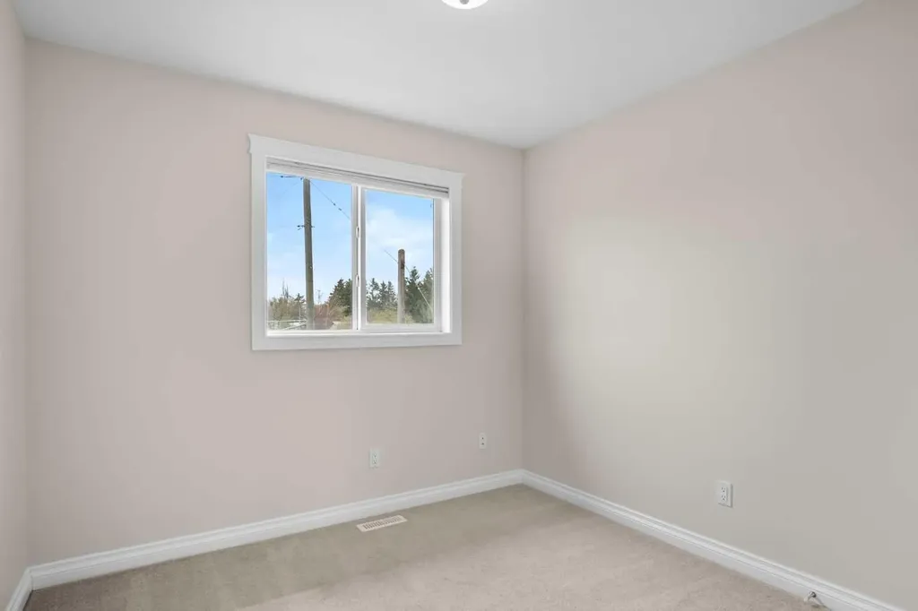2002 22 Avenue Bowden AB T0M0K0