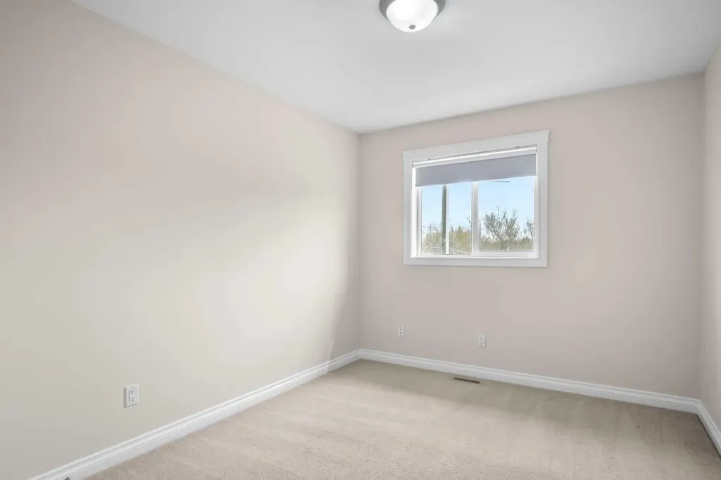 2002 22 Avenue Bowden AB T0M0K0