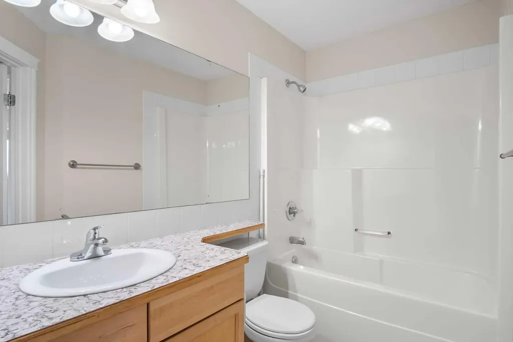 2002 22 Avenue Bowden AB T0M0K0