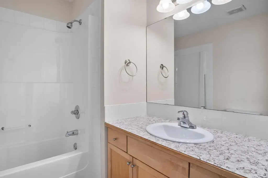 2002 22 Avenue Bowden AB T0M0K0