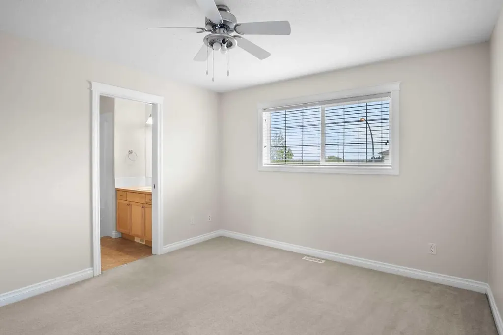 2002 22 Avenue Bowden AB T0M0K0