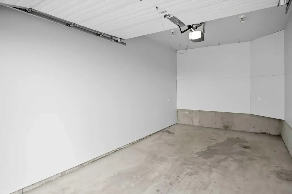 2002 22 Avenue Bowden AB T0M0K0