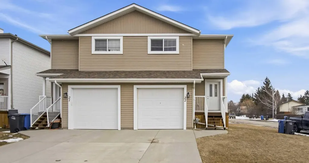 2002 22 Avenue Bowden AB T0M0K0