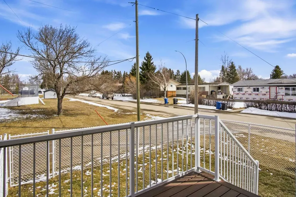 2002 22 Avenue Bowden AB T0M0K0