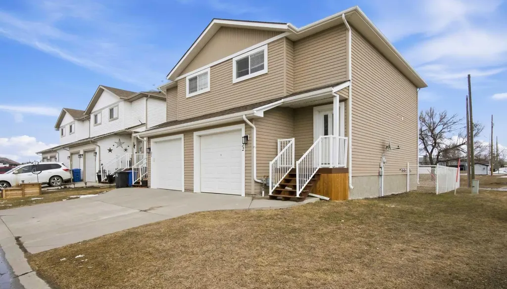 2002 22 Avenue Bowden AB T0M0K0