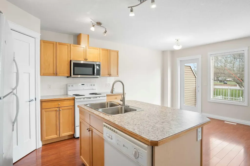 2002 22 Avenue Bowden AB T0M0K0