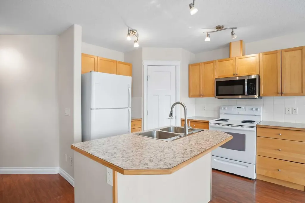 2002 22 Avenue Bowden AB T0M0K0
