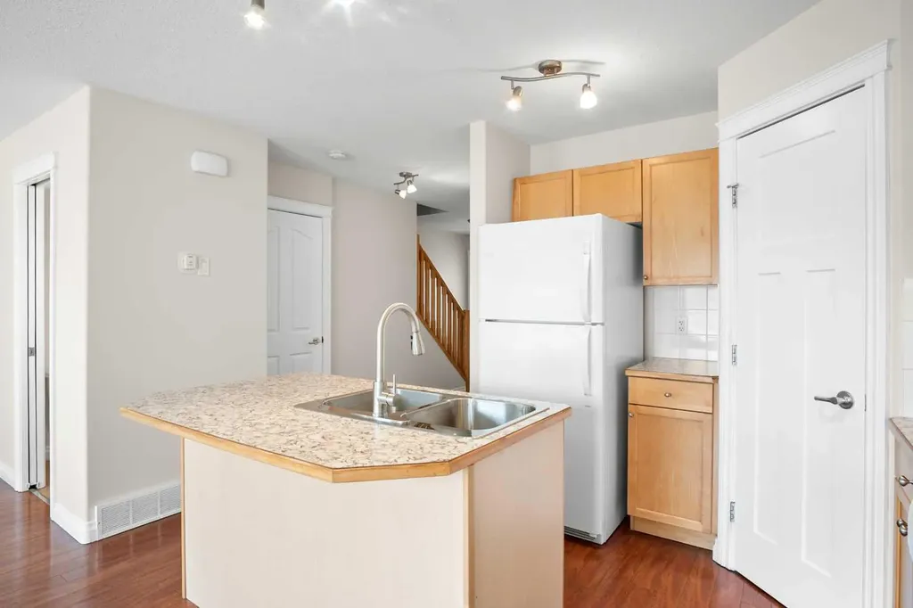 2002 22 Avenue Bowden AB T0M0K0