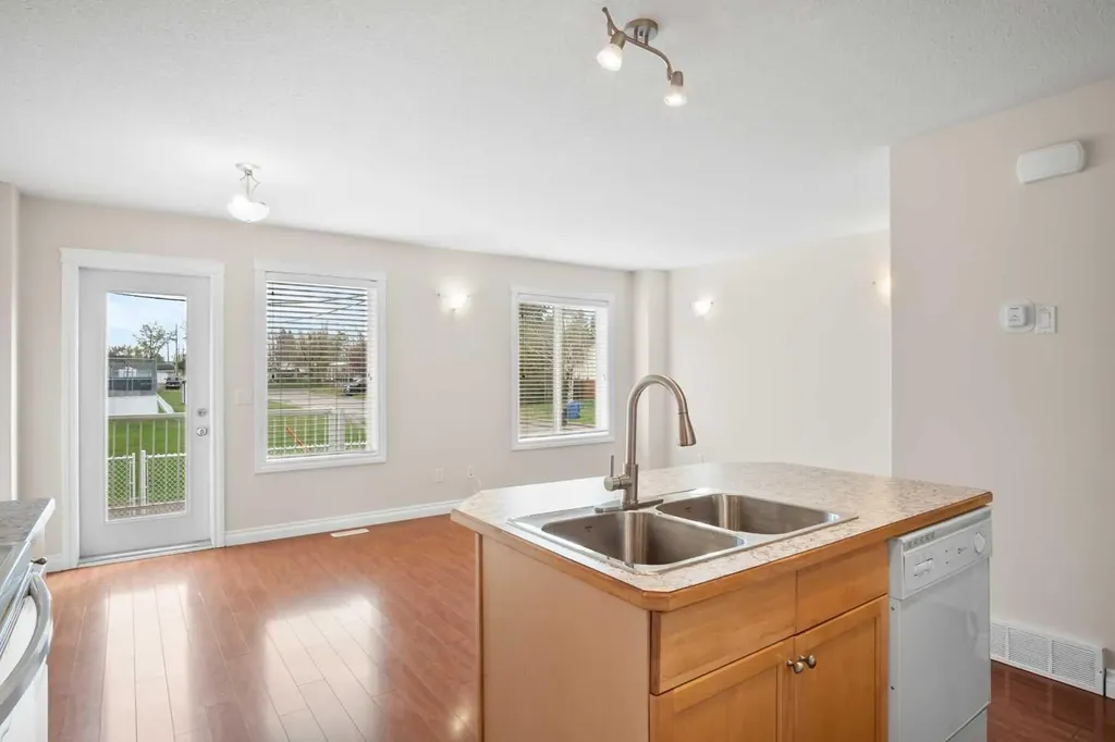 2002 22 Avenue Bowden AB T0M0K0