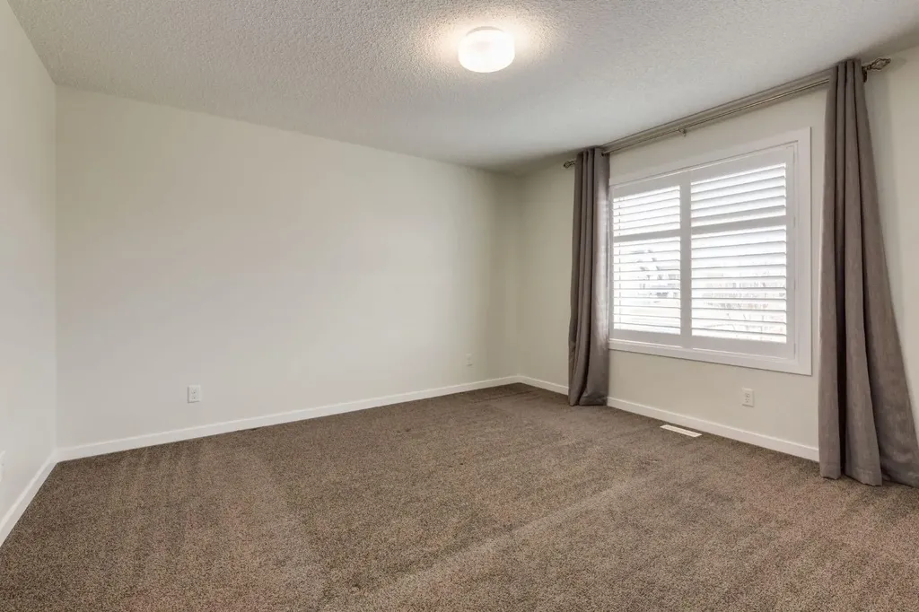 28 Masters Link SE Calgary AB T3M2N2