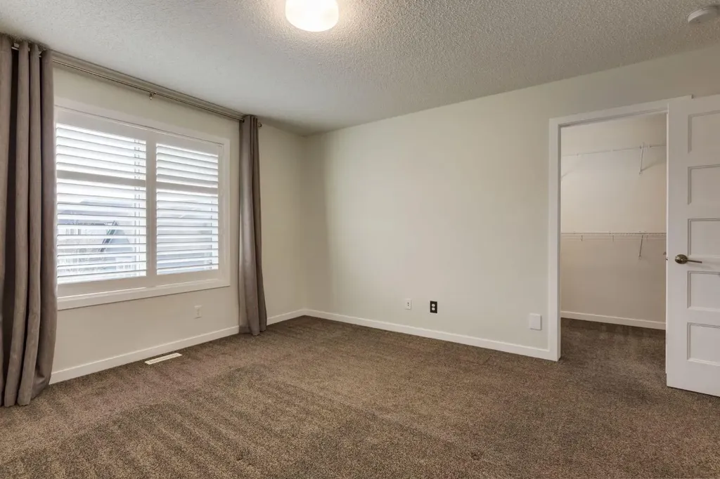 28 Masters Link SE Calgary AB T3M2N2