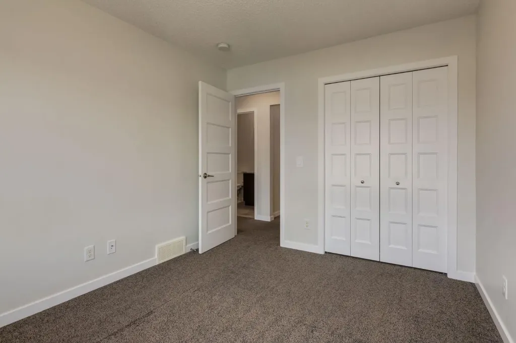 28 Masters Link SE Calgary AB T3M2N2