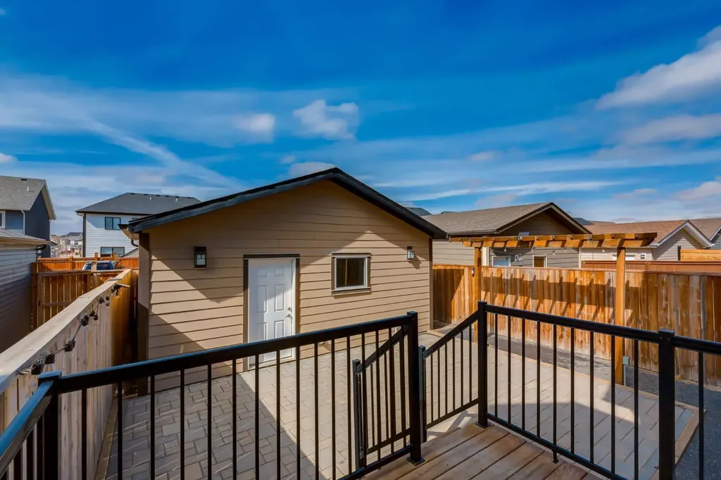 28 Masters Link SE Calgary AB T3M2N2