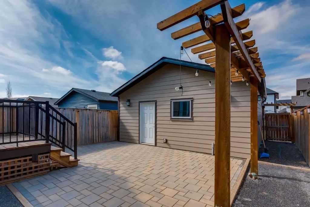 28 Masters Link SE Calgary AB T3M2N2