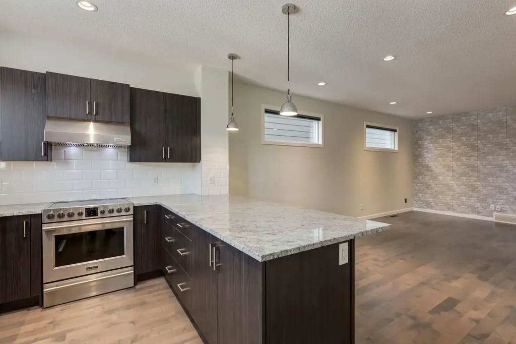 28 Masters Link SE Calgary AB T3M2N2