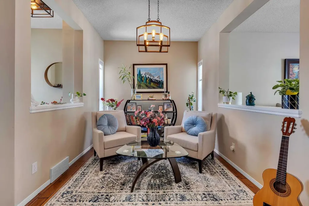 10 Evansbrooke Place NW Calgary AB T3P 1G3