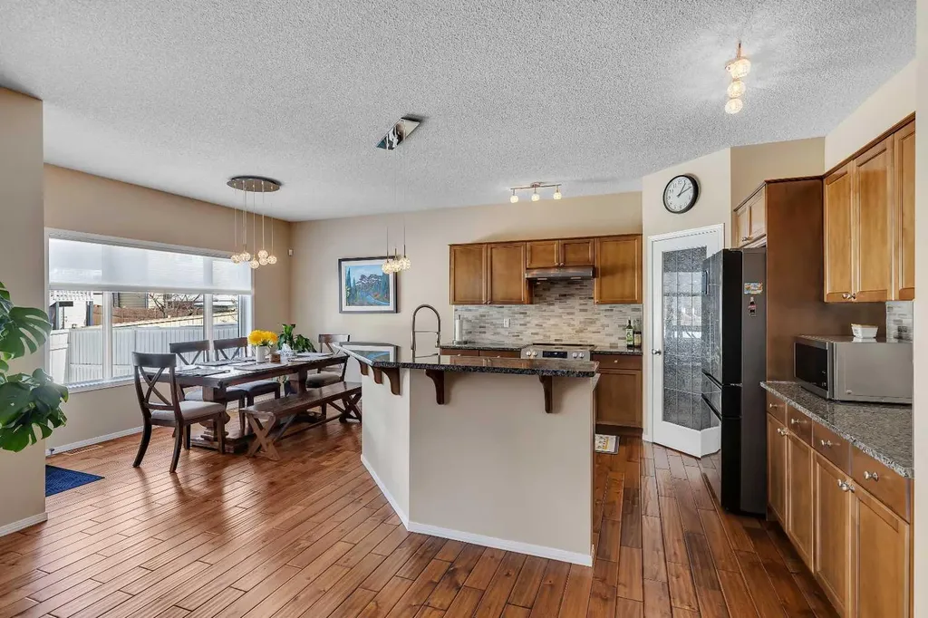 10 Evansbrooke Place NW Calgary AB T3P 1G3
