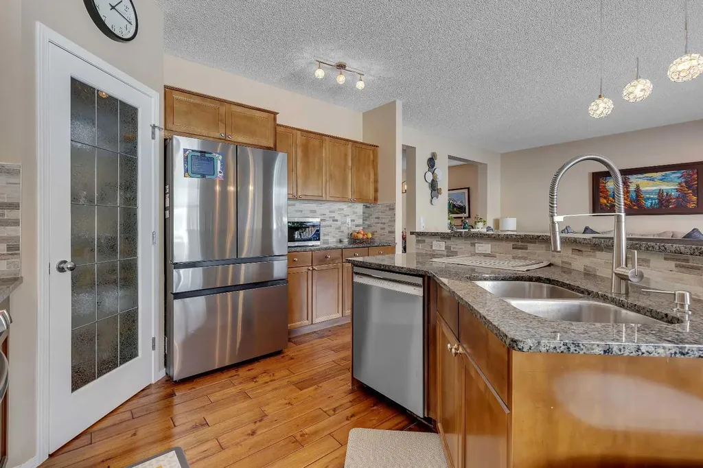 10 Evansbrooke Place NW Calgary AB T3P 1G3