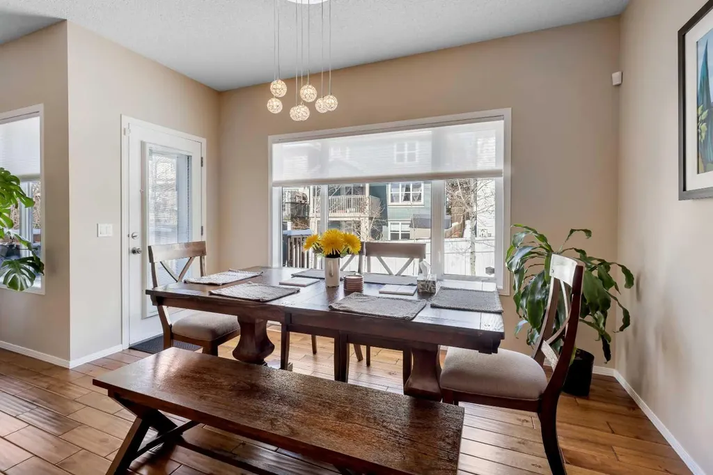 10 Evansbrooke Place NW Calgary AB T3P 1G3