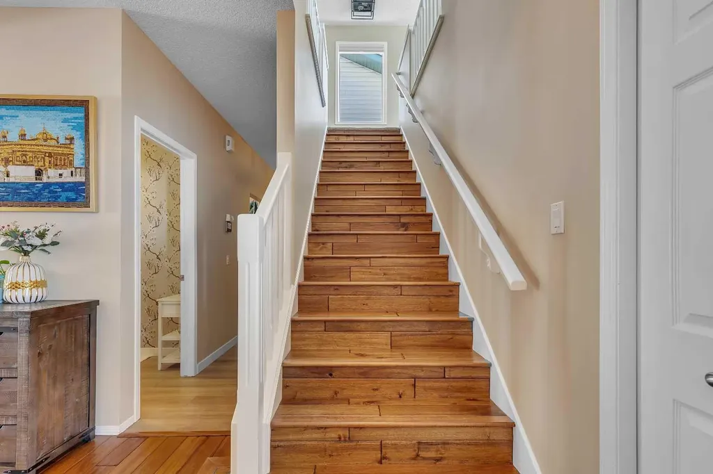 10 Evansbrooke Place NW Calgary AB T3P 1G3