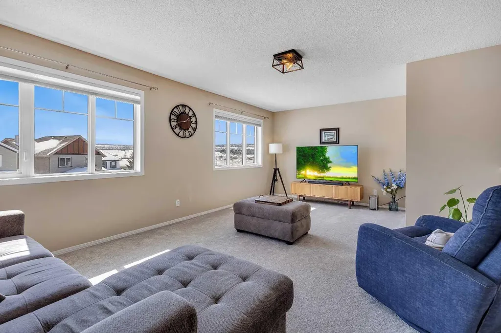 10 Evansbrooke Place NW Calgary AB T3P 1G3