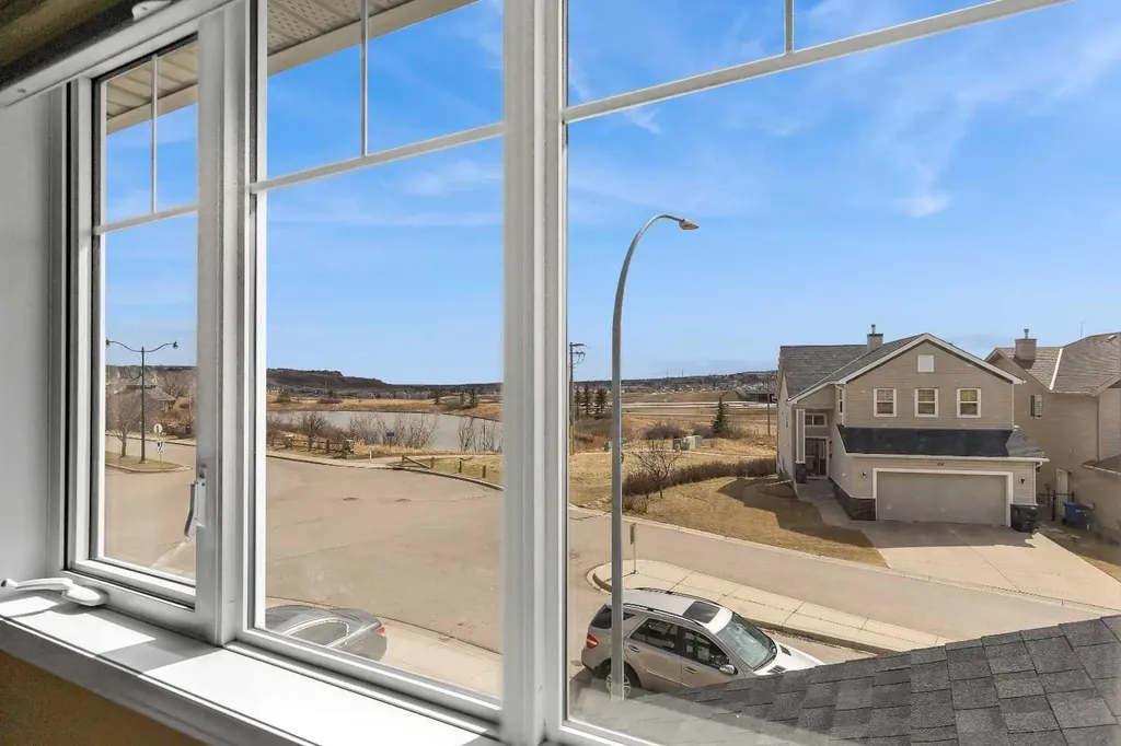10 Evansbrooke Place NW Calgary AB T3P 1G3