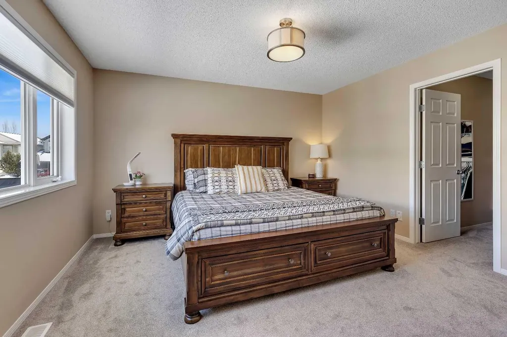 10 Evansbrooke Place NW Calgary AB T3P 1G3