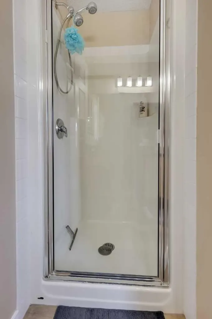 10 Evansbrooke Place NW Calgary AB T3P 1G3