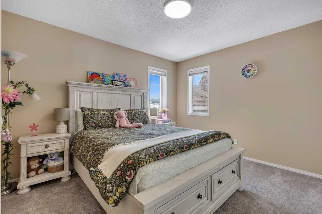 10 Evansbrooke Place NW Calgary AB T3P 1G3
