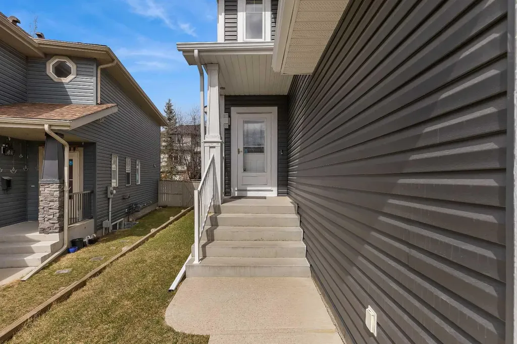 10 Evansbrooke Place NW Calgary AB T3P 1G3