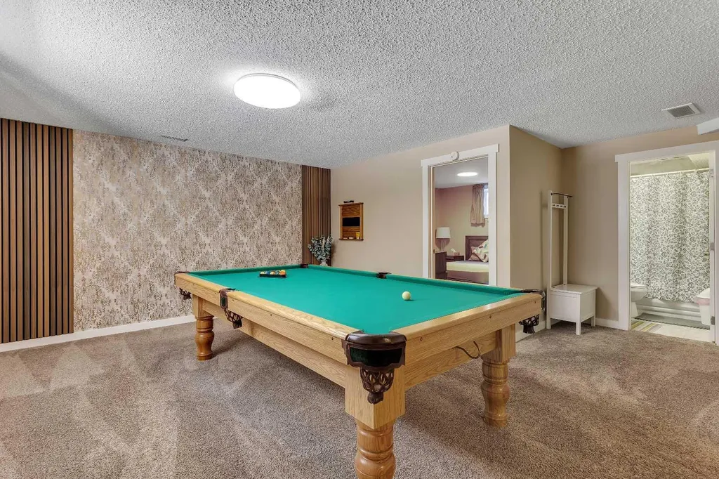 10 Evansbrooke Place NW Calgary AB T3P 1G3