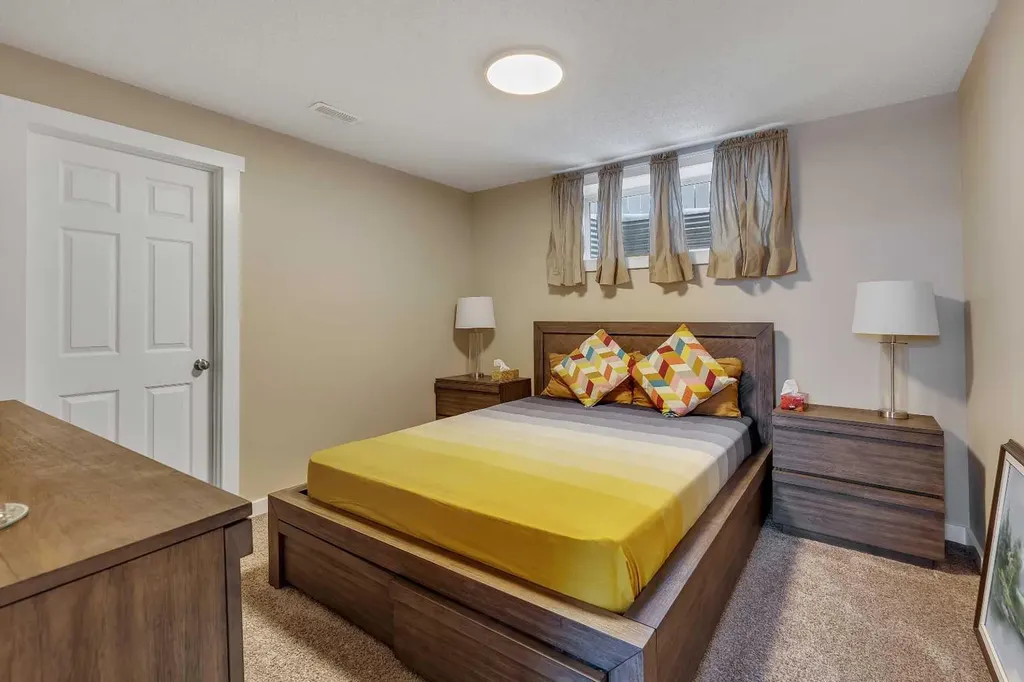 10 Evansbrooke Place NW Calgary AB T3P 1G3