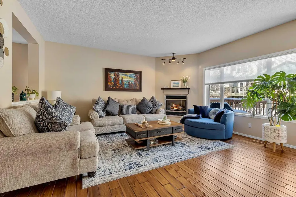 10 Evansbrooke Place NW Calgary AB T3P 1G3