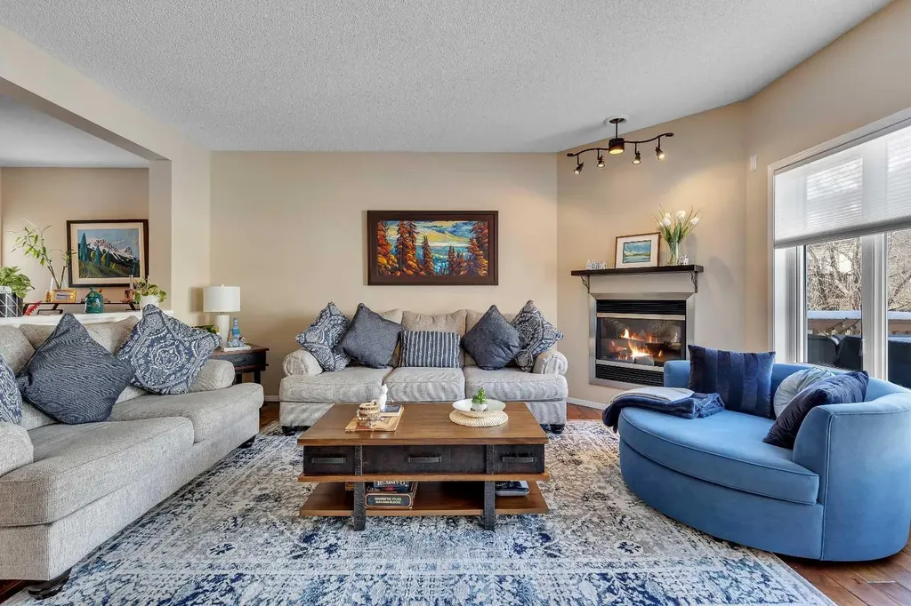 10 Evansbrooke Place NW Calgary AB T3P 1G3