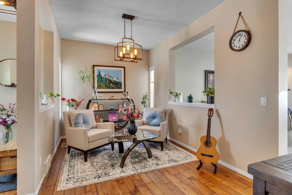 10 Evansbrooke Place NW Calgary AB T3P 1G3