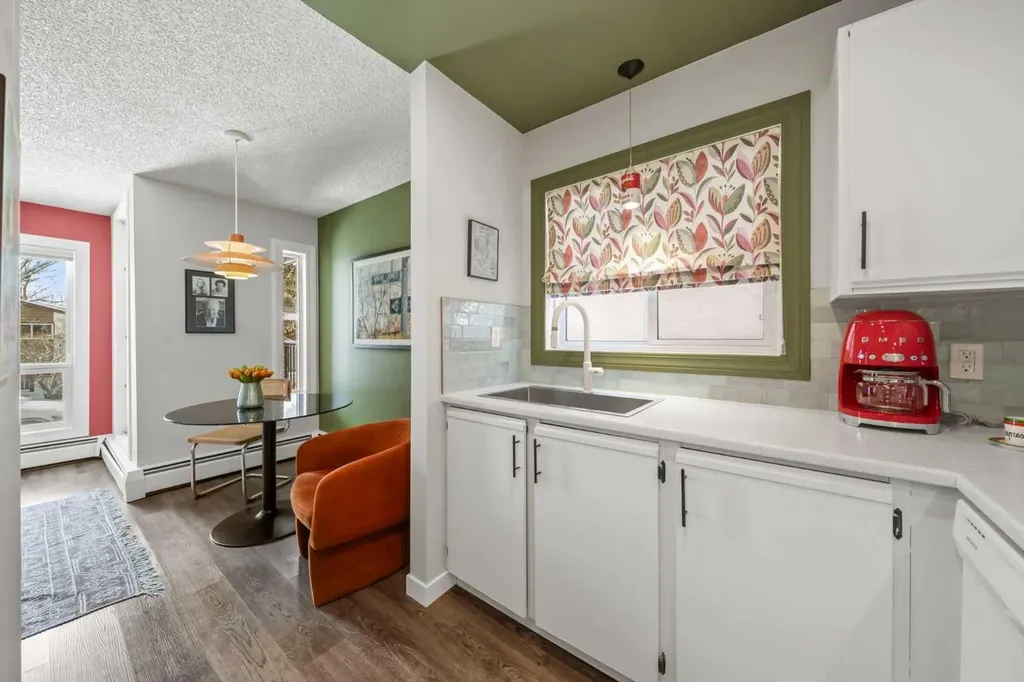 825 4 Street NE Calgary AB T2E 3S9