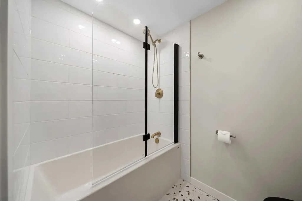 825 4 Street NE Calgary AB T2E 3S9