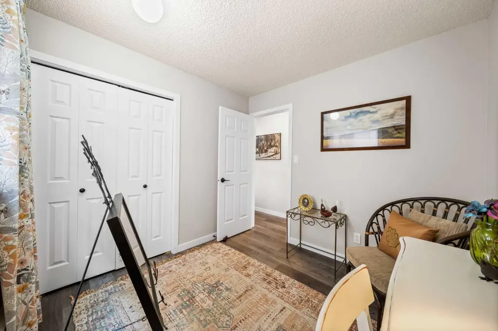 825 4 Street NE Calgary AB T2E 3S9